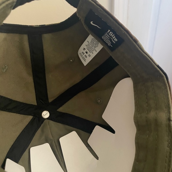 The Nike Washed camo College Heritage86 (Oregon) Cap - Picture 6 of 6